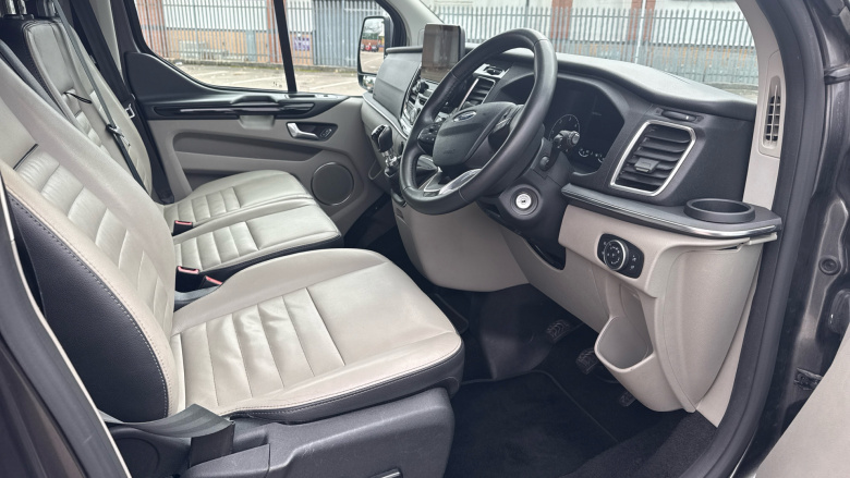 Ford Tourneo Custom Transit Custom Tourneo L2 Diesel Fwd 2.0 EcoBlue 150ps Low Roof 8 Seater Titanium